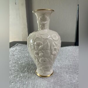 The Lenox Flowers of Affection Limited Edition Vase 24K Gold Trim 7 " Tall